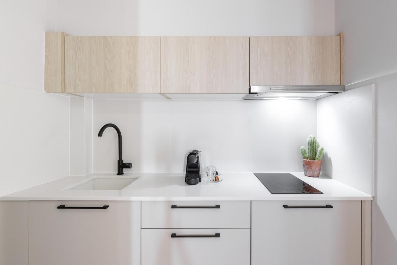 Amalthia Luxury Suites Полихроно Екстериор снимка