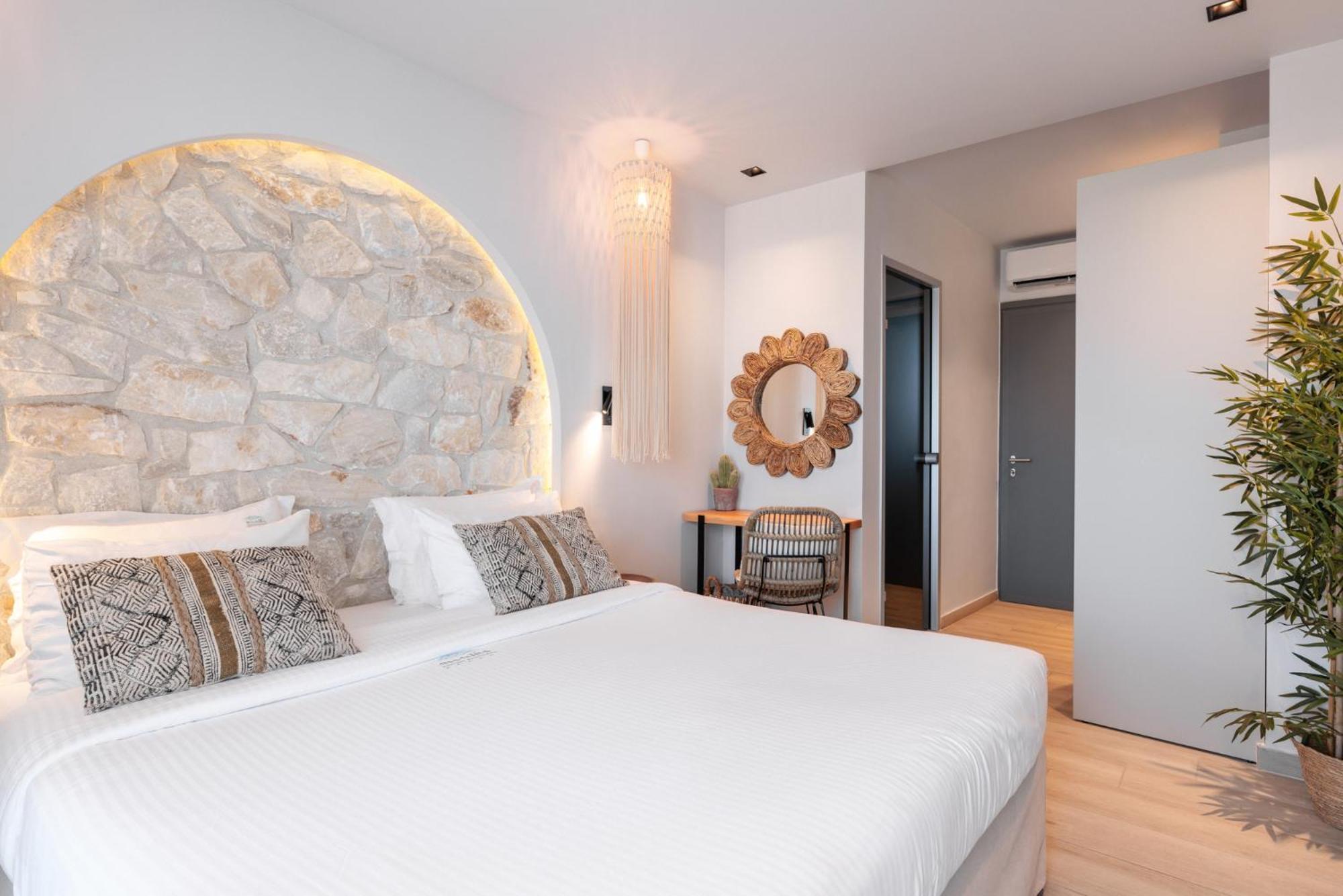 Amalthia Luxury Suites Полихроно Екстериор снимка