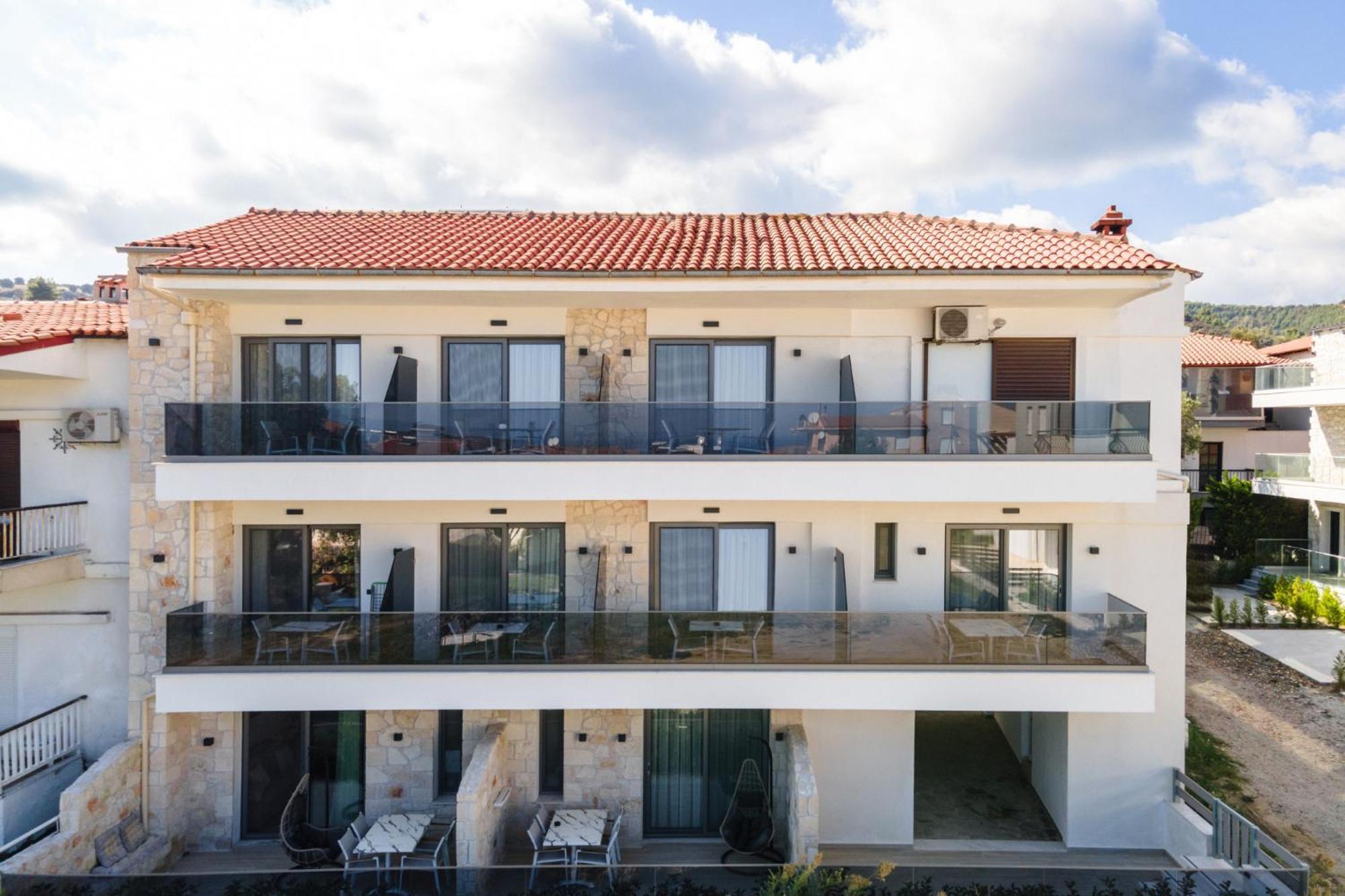 Amalthia Luxury Suites Полихроно Екстериор снимка