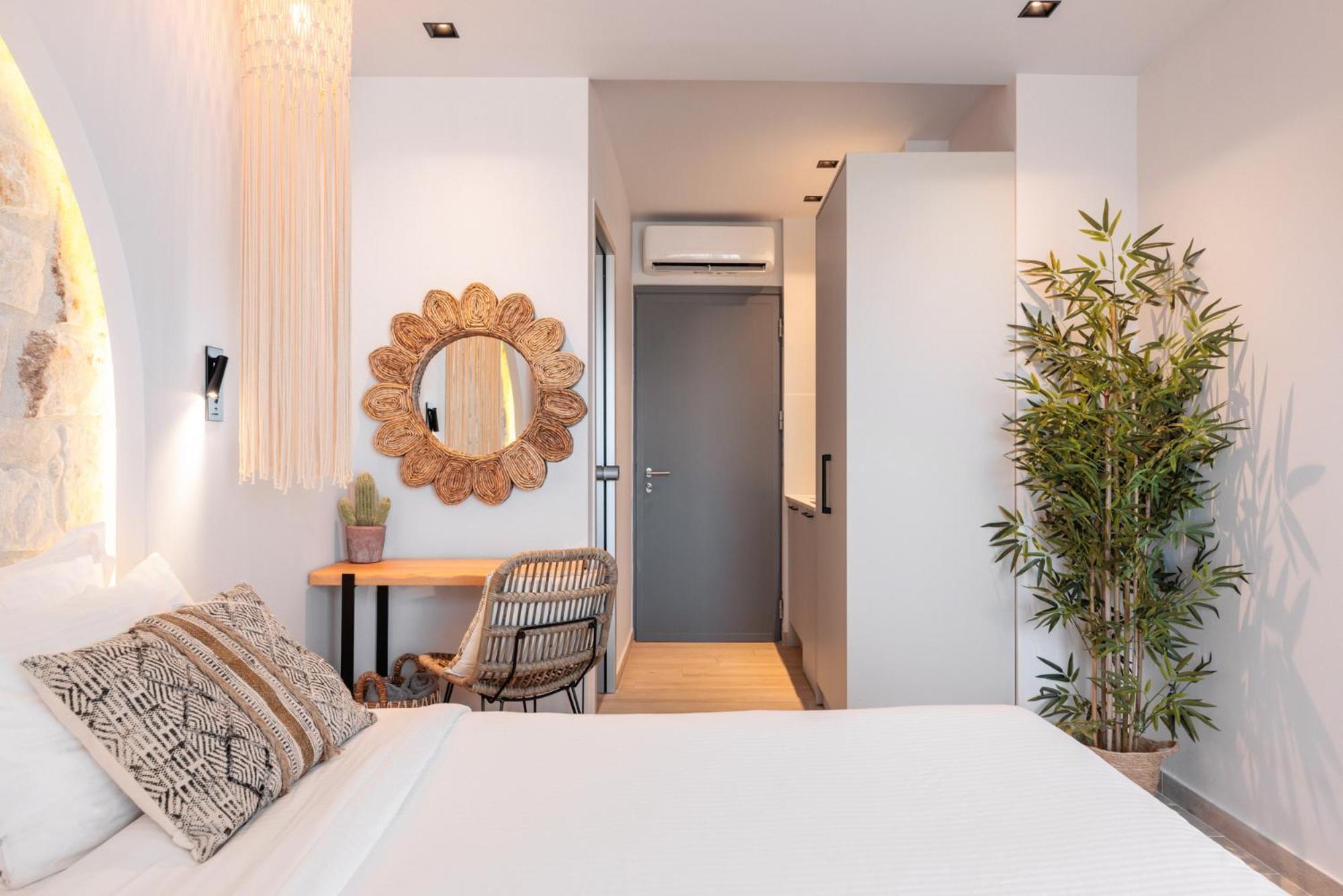 Amalthia Luxury Suites Полихроно Екстериор снимка