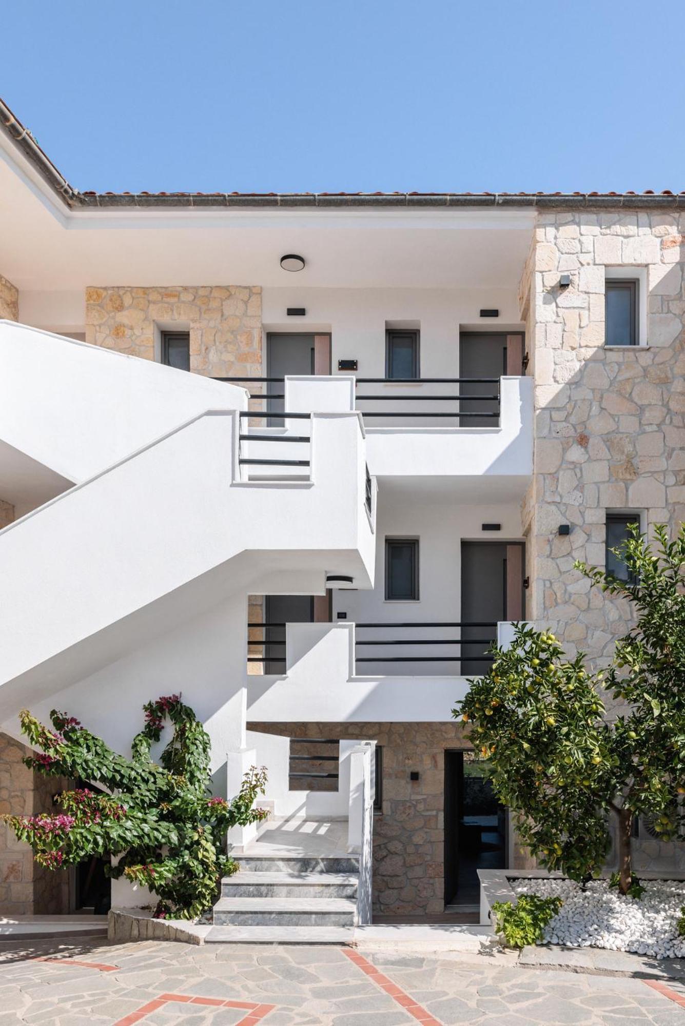 Amalthia Luxury Suites Полихроно Екстериор снимка
