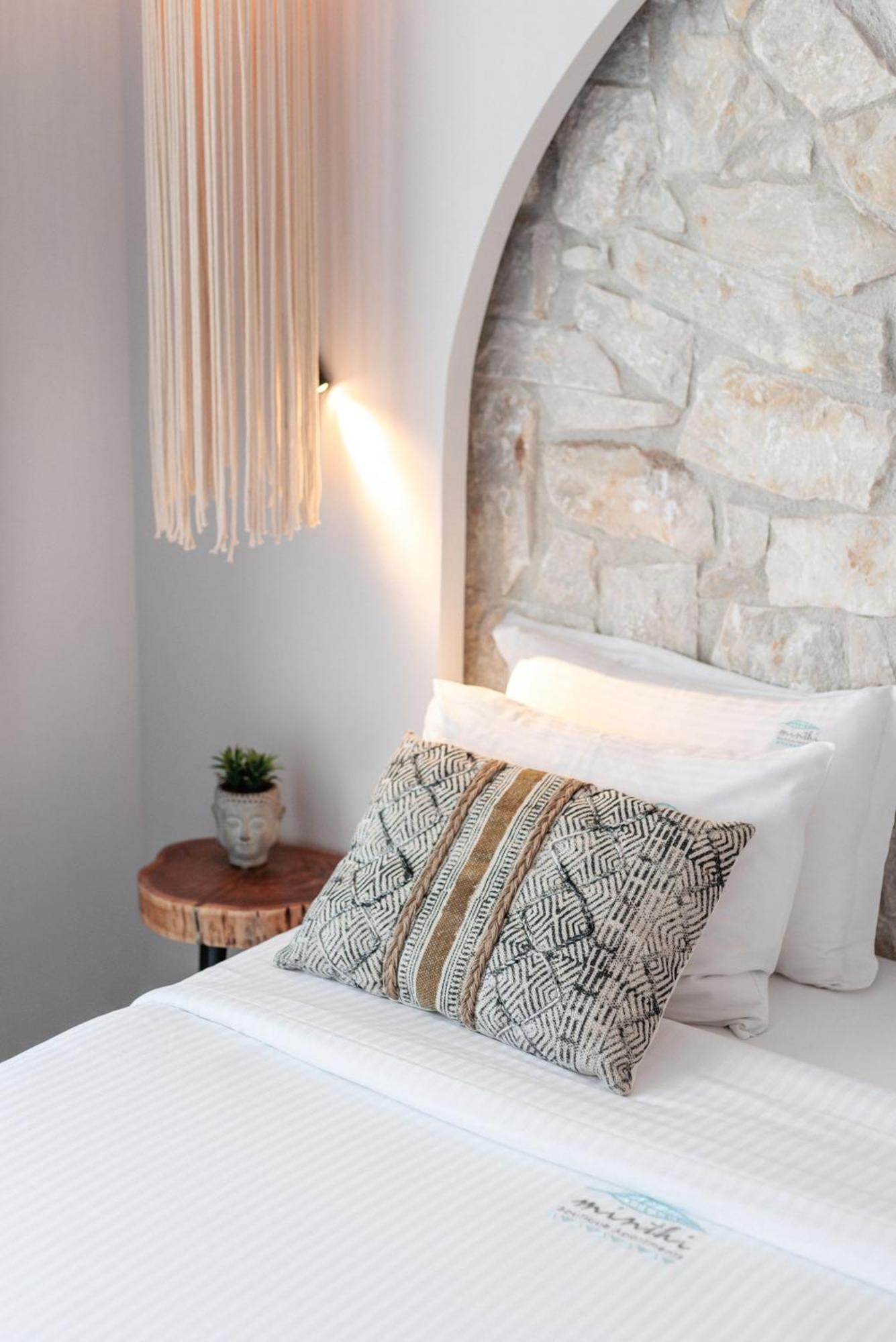 Amalthia Luxury Suites Полихроно Екстериор снимка
