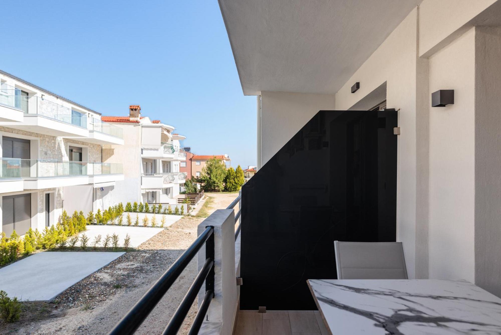 Amalthia Luxury Suites Полихроно Екстериор снимка