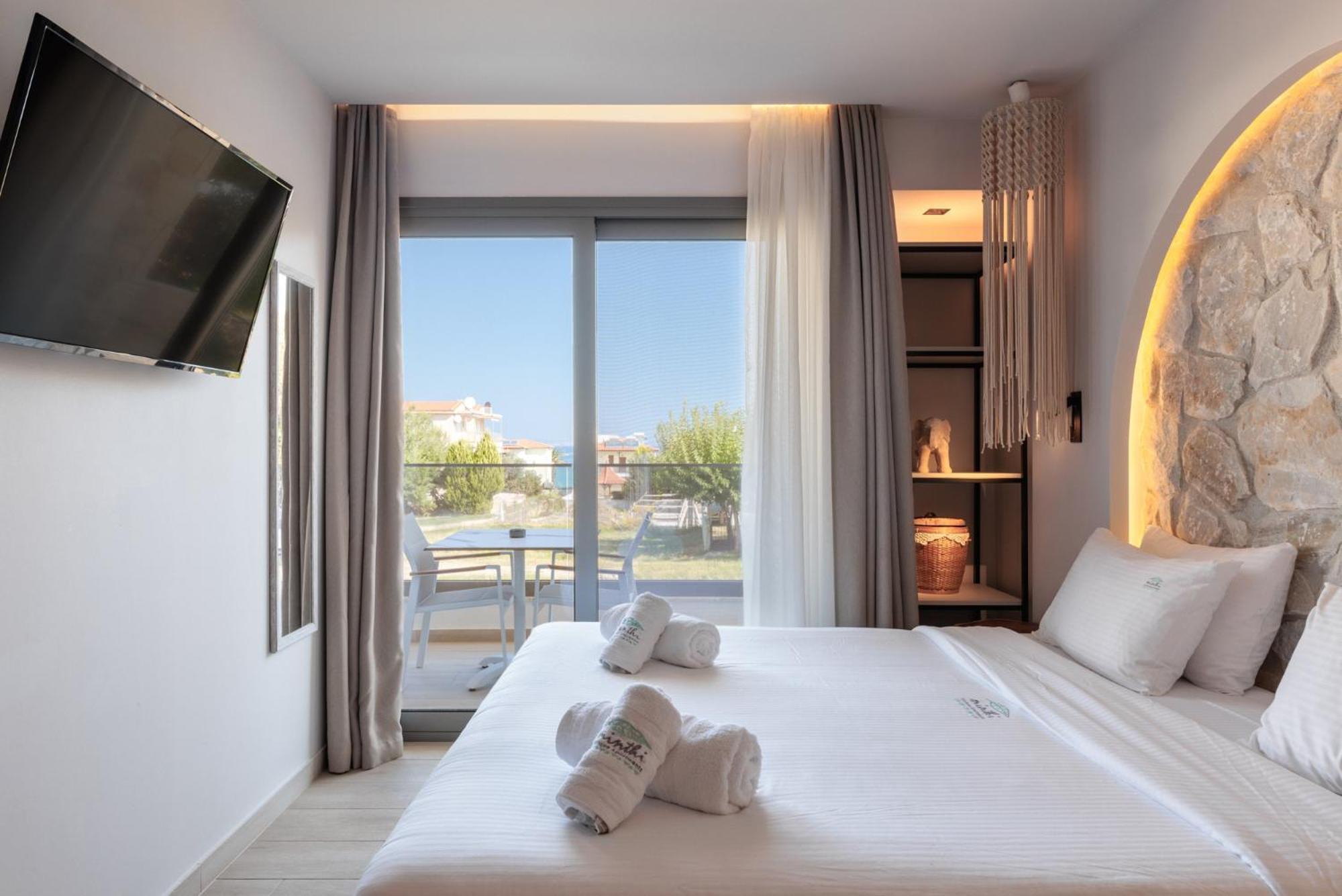Amalthia Luxury Suites Полихроно Екстериор снимка