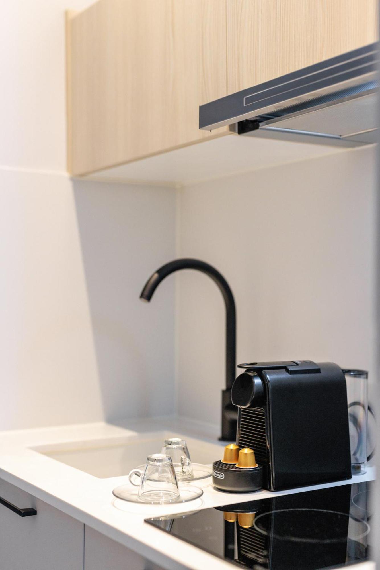 Amalthia Luxury Suites Полихроно Екстериор снимка